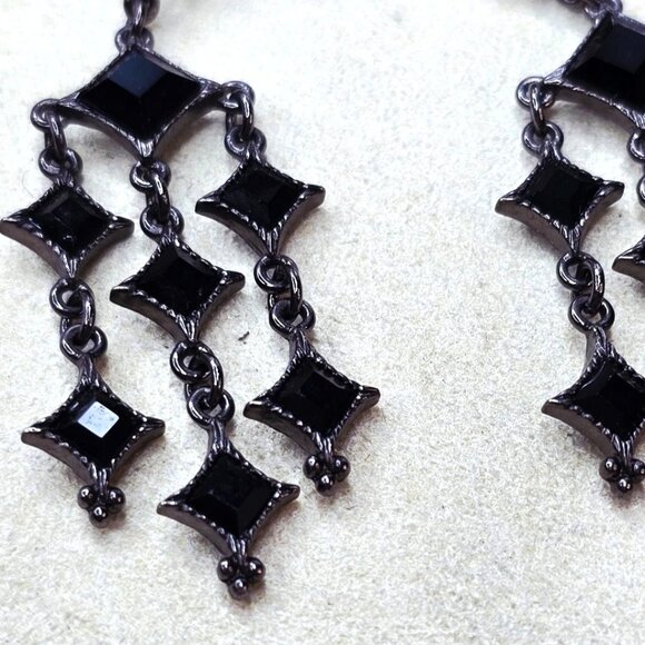 🔥$5/$25 Carol Collection Black Chandelier Faceted Post Earrings - Picture 7 of 10